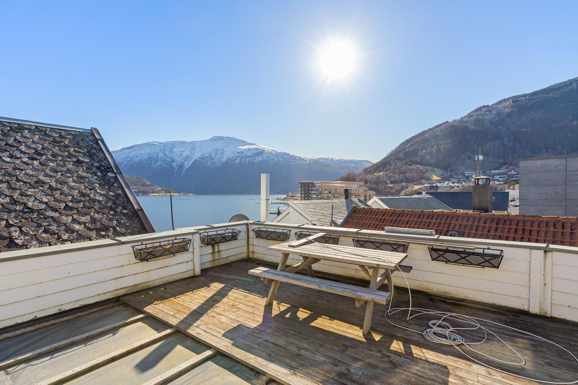 .... ein fantastisk takterrasse med gode sol- og utsiktstilhøve.