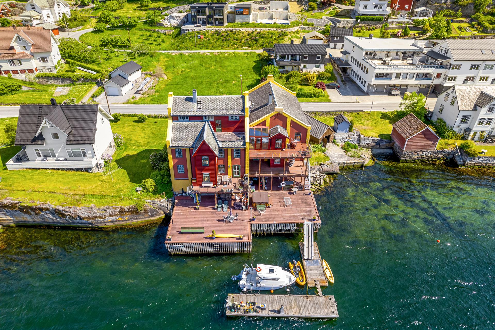 Bygget var opprinneleg ei mølle bygd tidleg på 1900- talet. Her er det kombinert det gamle, ærverdige med det modene. 