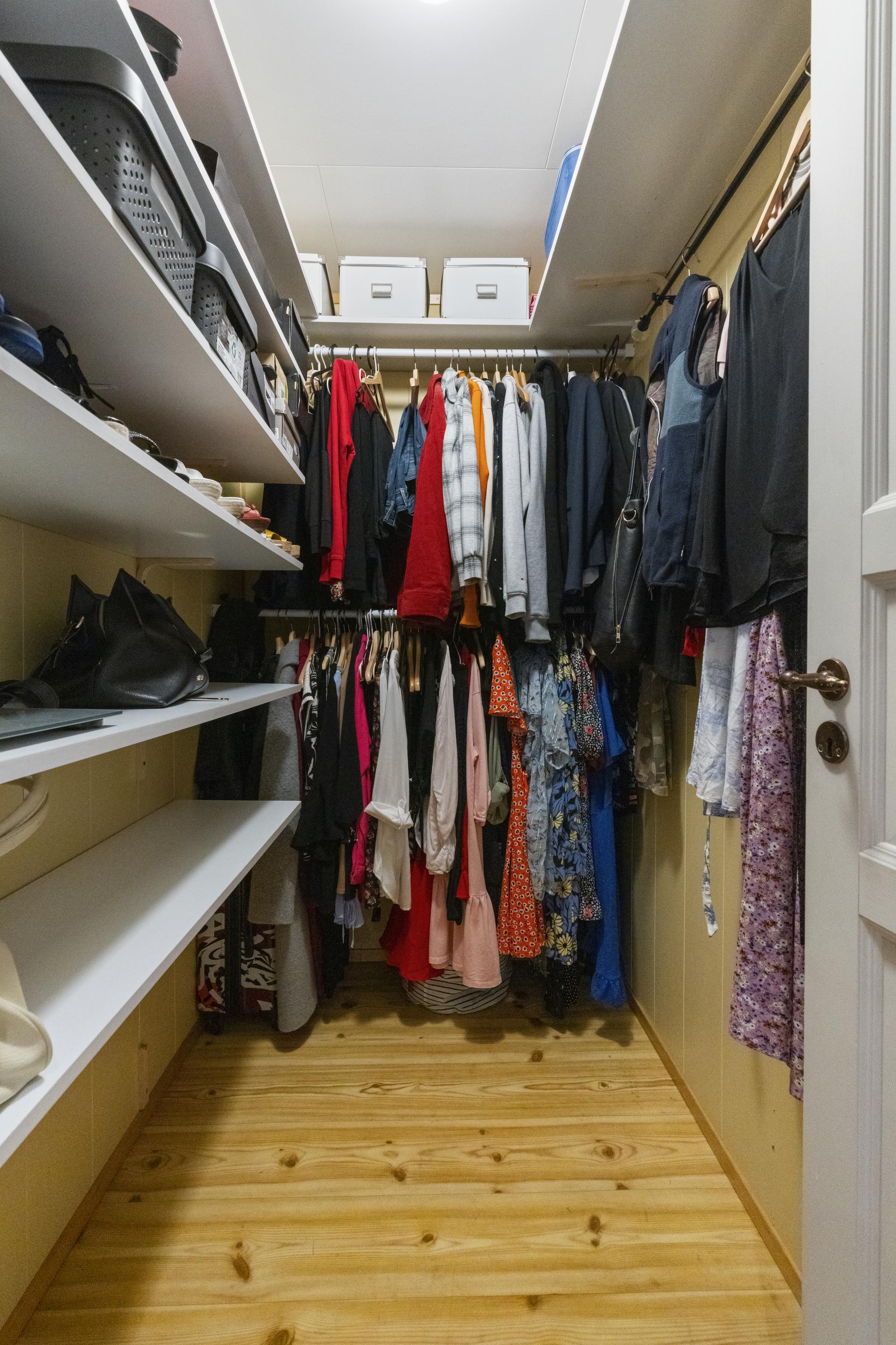 - Innvendig bod i 1.etg på 4m² -