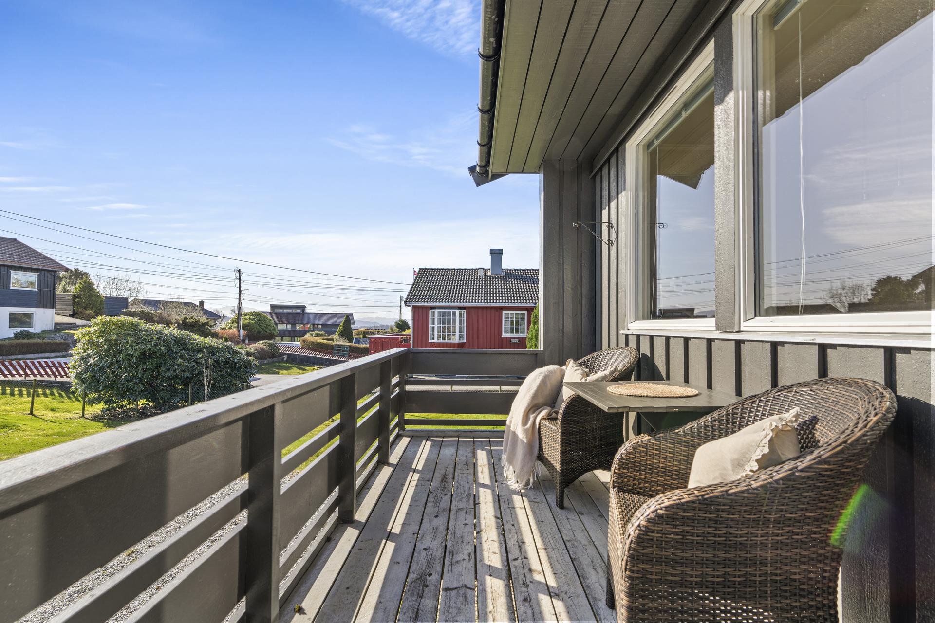 - Utgang fra stue til terrasse på 7 kvm -