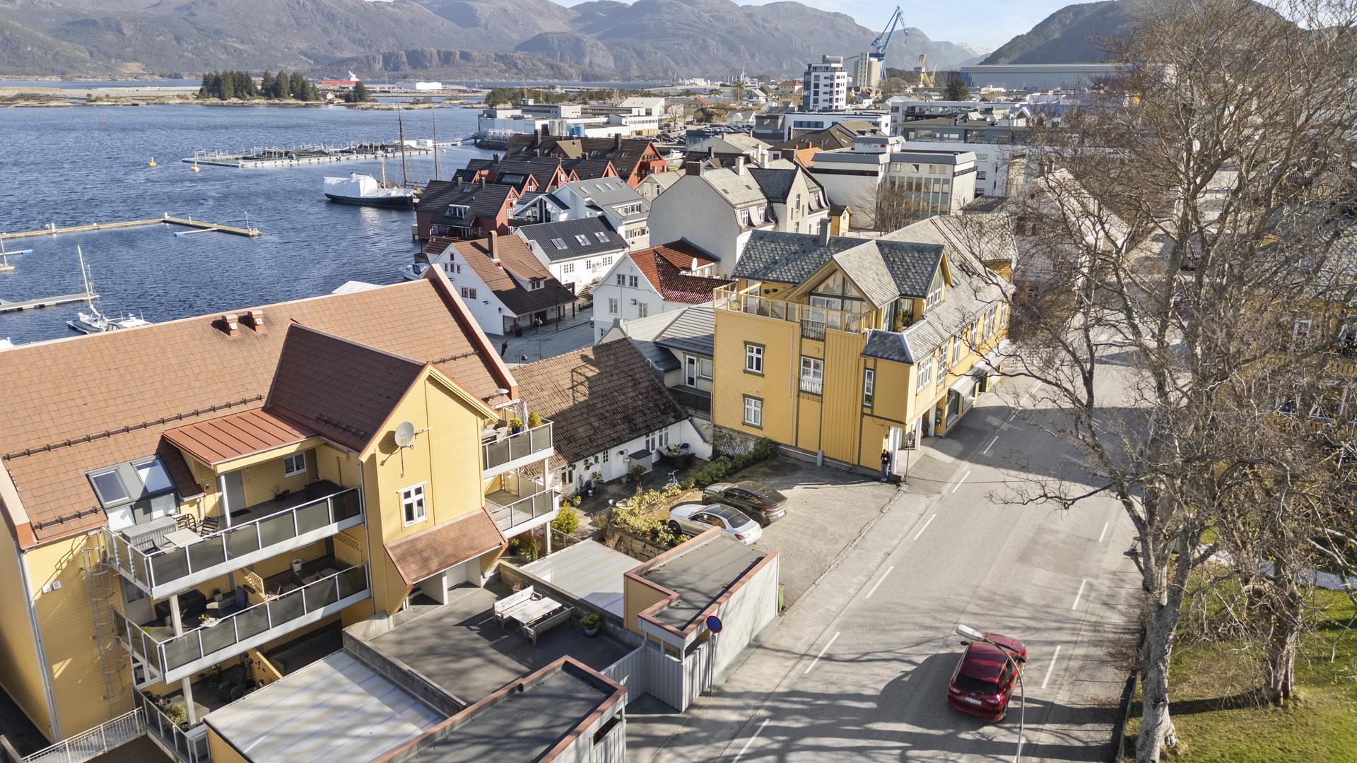 - Eiendommen har tilkomst fra Markegata - 