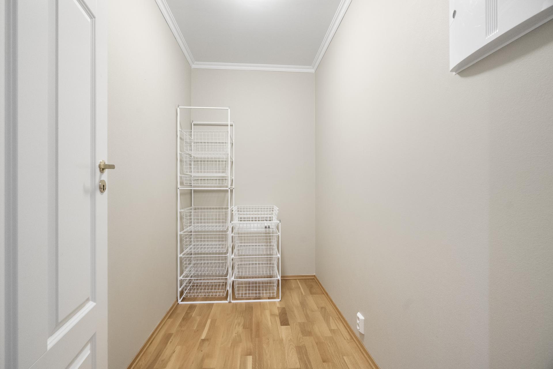 - Innvendig bod måler ca 3,6m2 - 