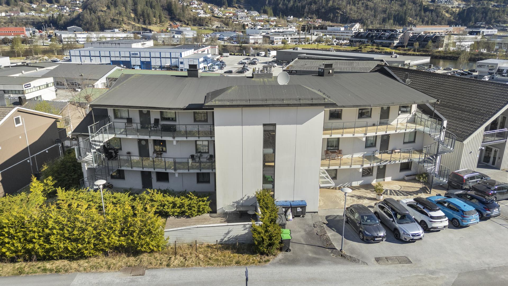 - Bygget ble delvis malt i 2025 og det er planlagt å male resten av bygget i 2026 - 