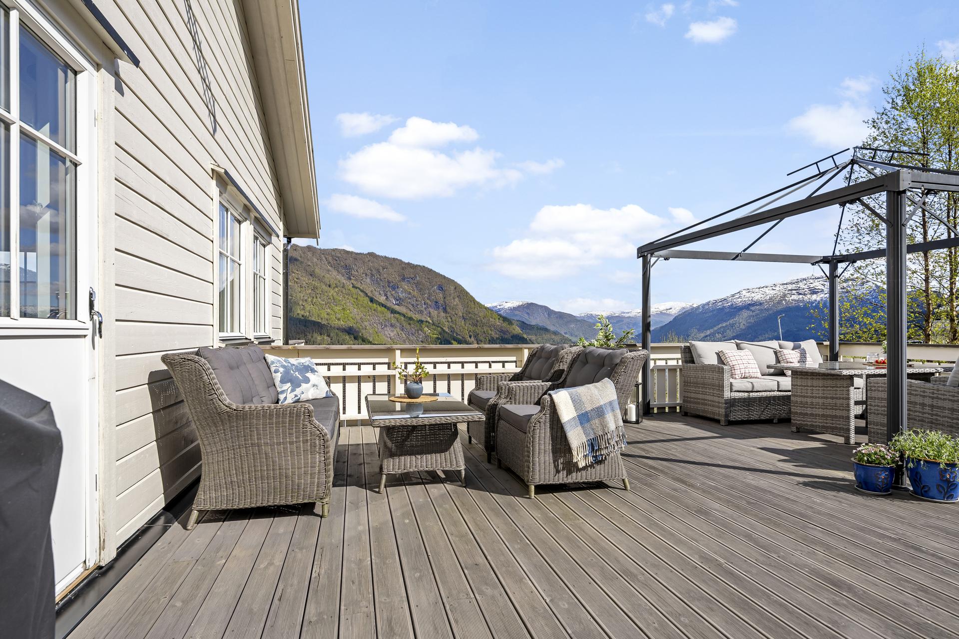 - Selger opplyser om gode solforhold med sol fra ca 06-20.30 sommerstid - 