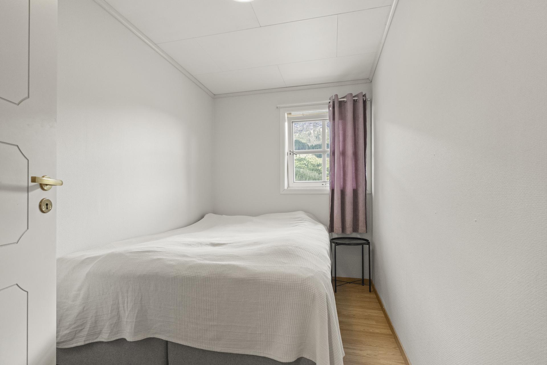 - Det er totalt to soverom i kjeller/utleiedel - 