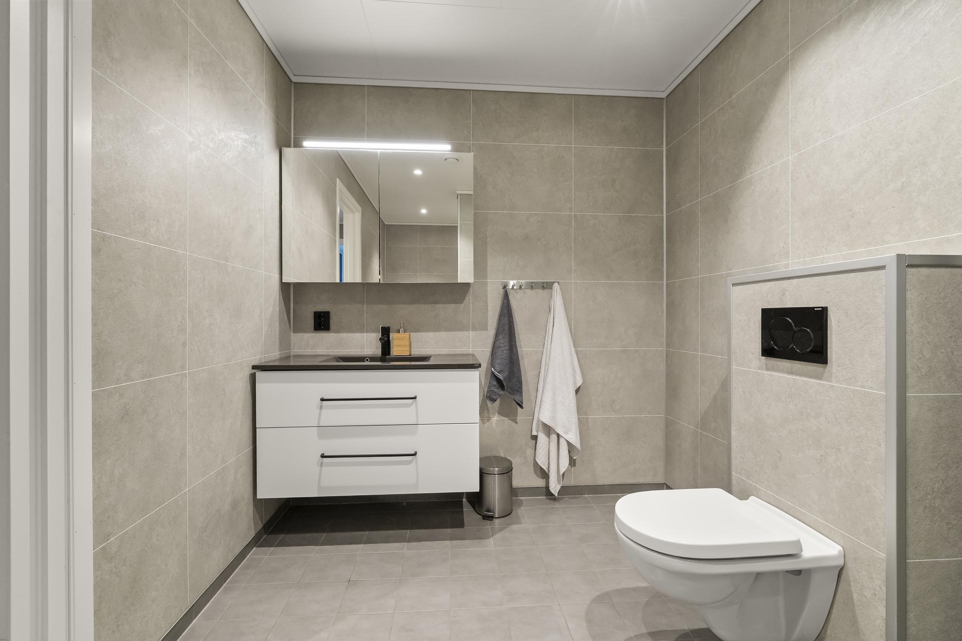 - Badet måler ca 9m2 -