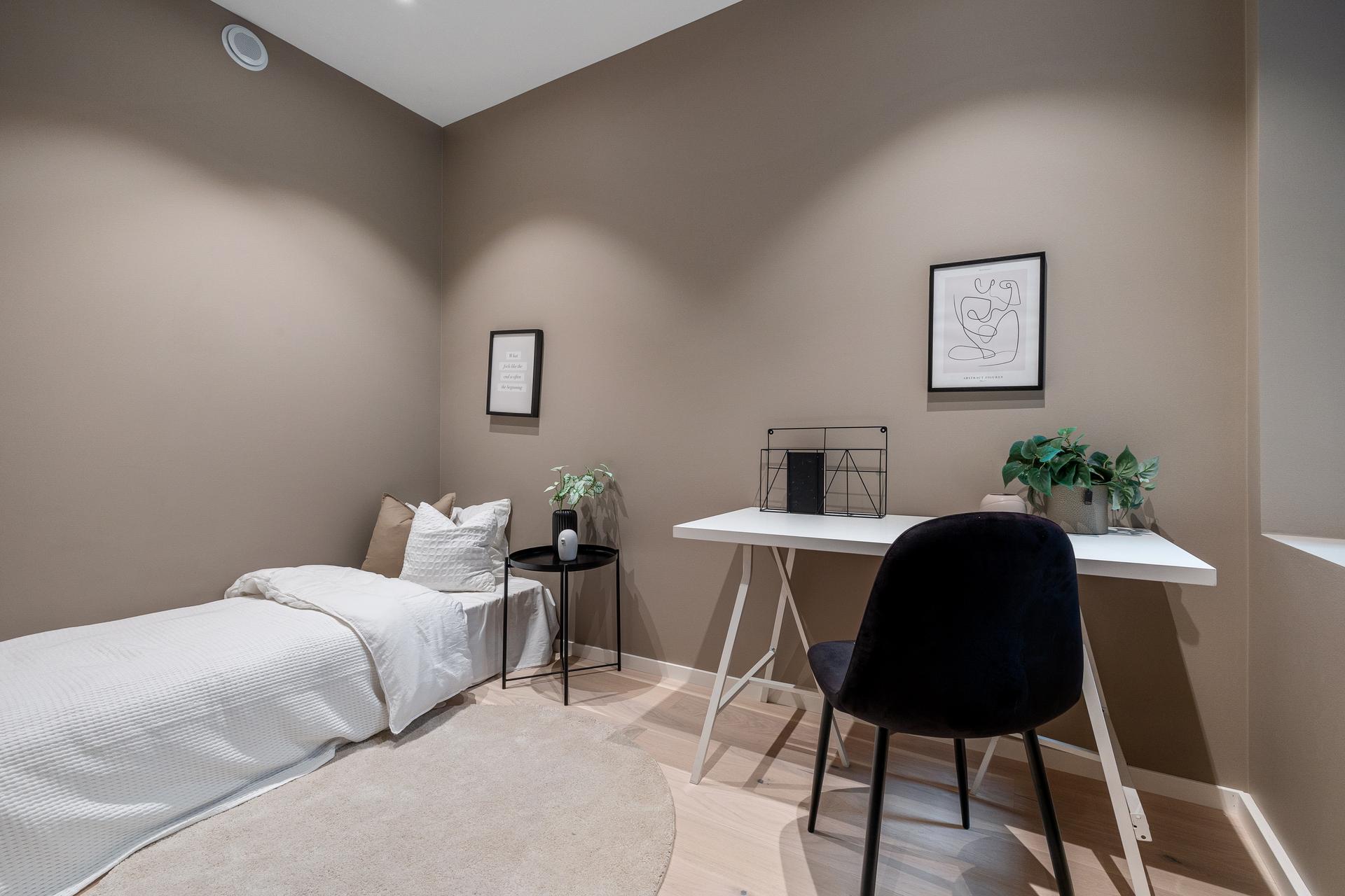 Leilighetens andre soverom måler til 6,4m². 