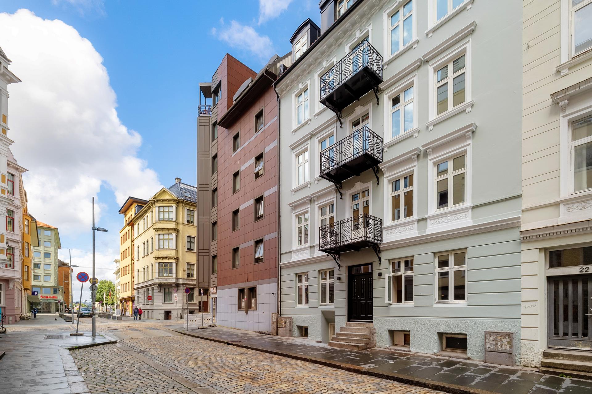 Komplett nytt tak med Velux-vinduer og oppbygging etter moderne krav gir både trygghet og kvalitet for fremtiden.