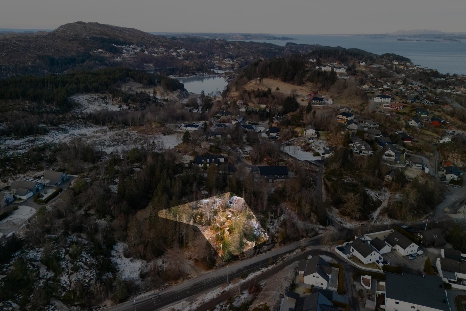 W Eiendomsmegling v/ Marie Danielsen ønsker deg velkommen til en attraktiv boligtomt på Kolltveit!