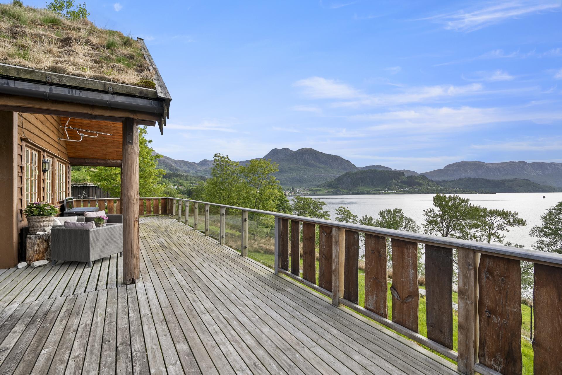 - Nydelig fritidseiendom med utsikt over Dalsfjorden -
