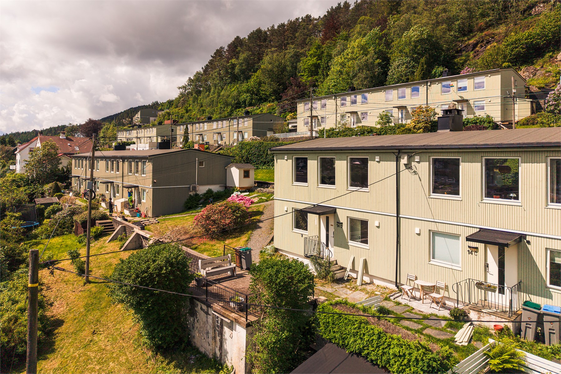 Her bor du med kort vei til det meste, samtidig som naturen alltid føles nær. En sjelden kombinasjon av urbane kvaliteter og grønne omgivelser.