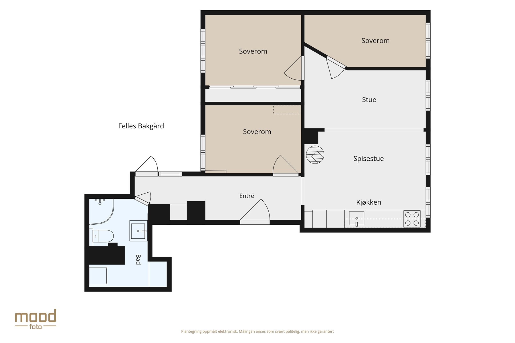 Plantegning: Entre: (7,0 m²), kjøkken/stue: (23,0 m²), soverom: (7,2 m², 9,4 m² og 6,5 m²) og bad: (5,3 m²). I tillegg disponerer leiligheten 3 eksterne boder, og sameiet har felles sykkelbod m.m. i kjeller. 