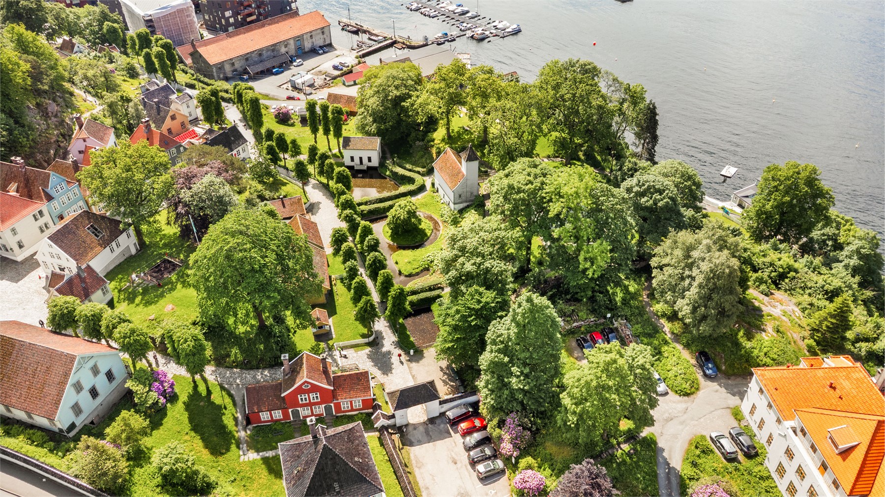 Historiske Gamle Bergen Museum er et populært nærområde for både turer og opplevelser.