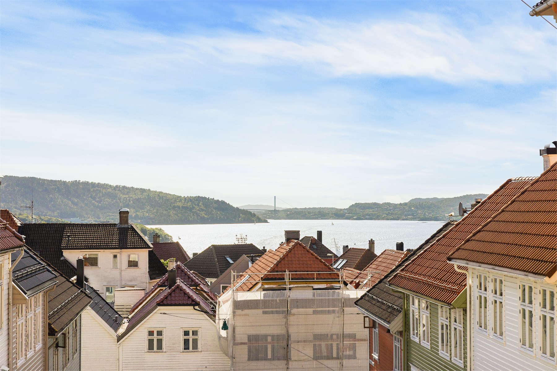 W Eiendomsmegling Bergen ved Christina Erstad har gleden av å presentere denne lekre leiligheten i Bakkegaten 10.