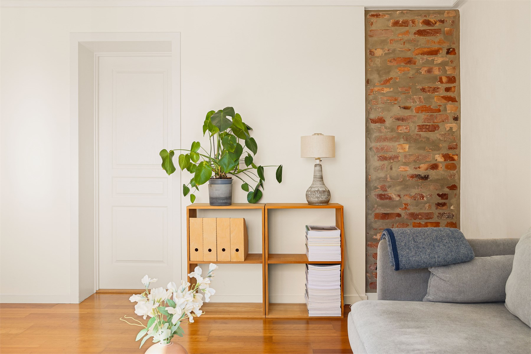 Tilhørende leiligheten er det en ekstern bod i kjelleren på 2,8m².