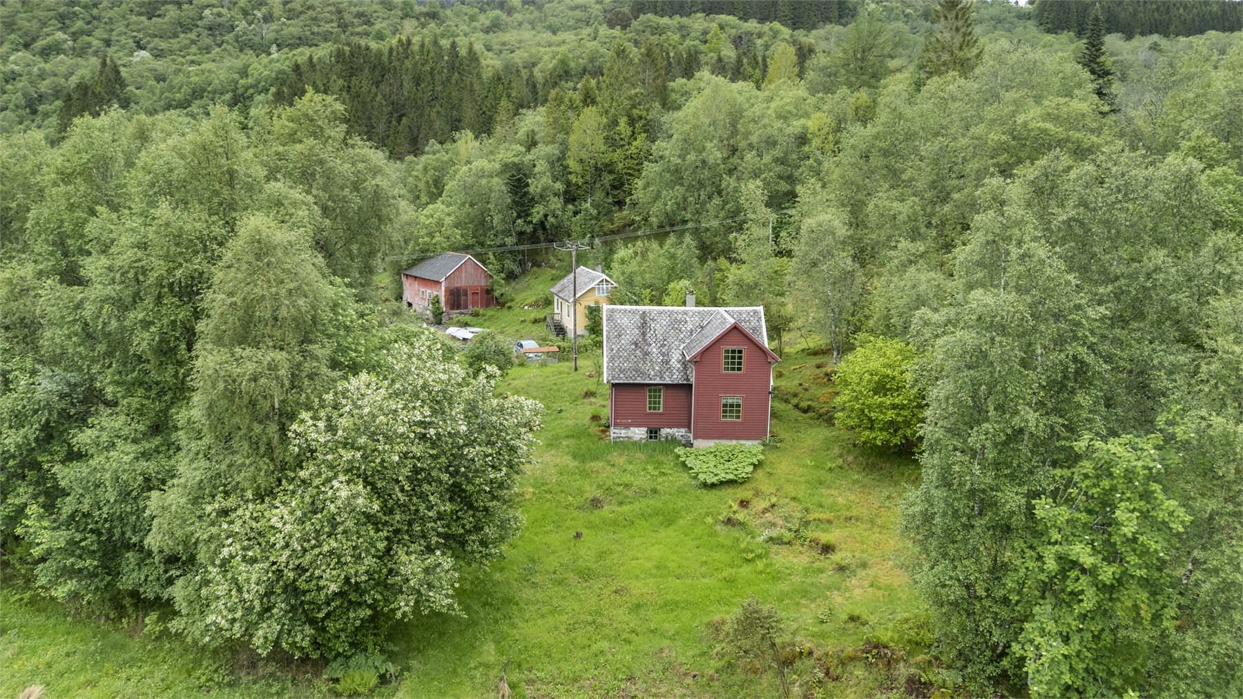 - Eiendommen ligger på Kvellestad i Sunnfjord kommune - 