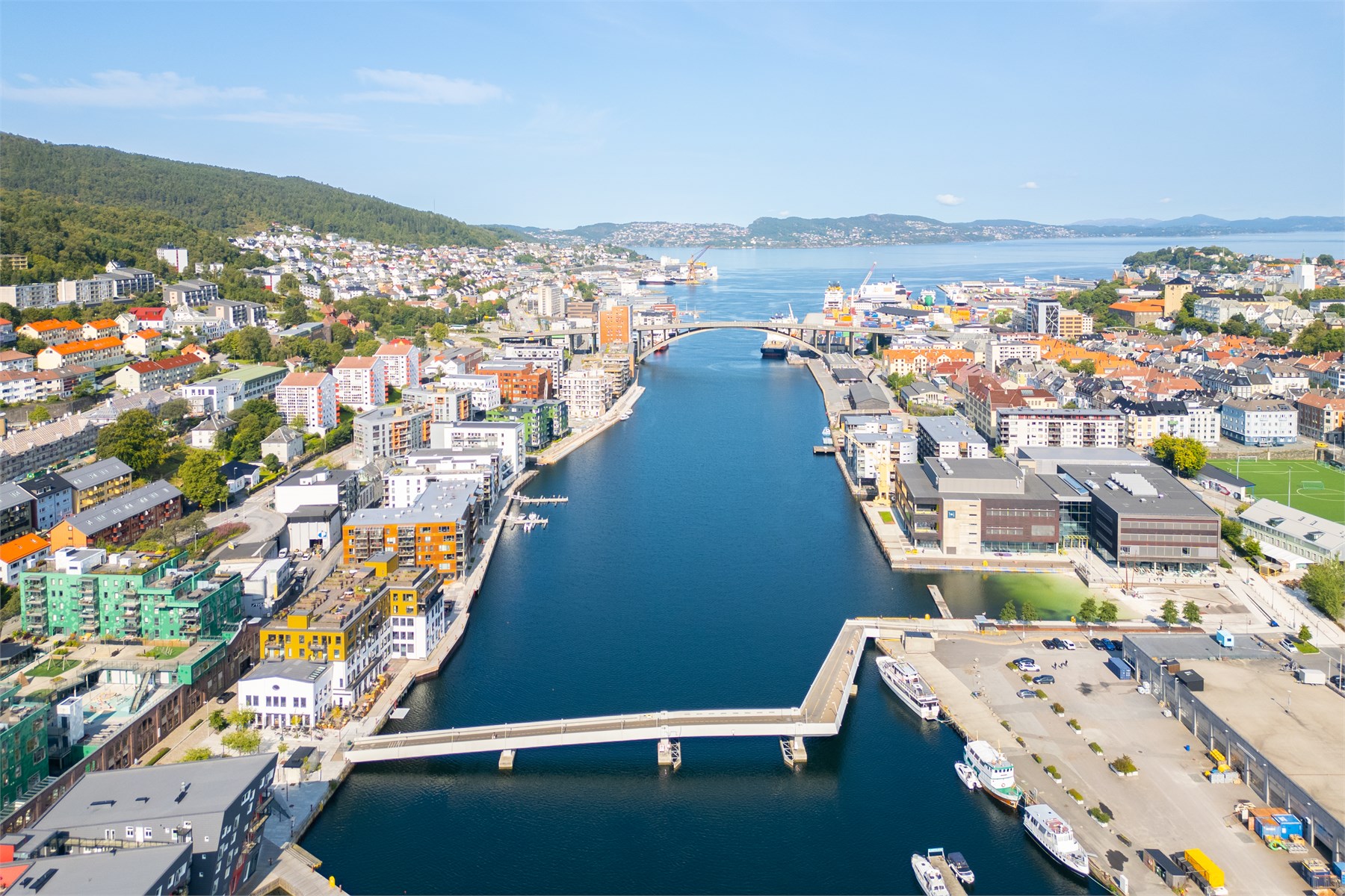 Bystrand, populære badstuer, restauranter, Løvstien og andre turområder, klatrevegger, caféer - alt dette og mer finner man innen kort gangavstand!