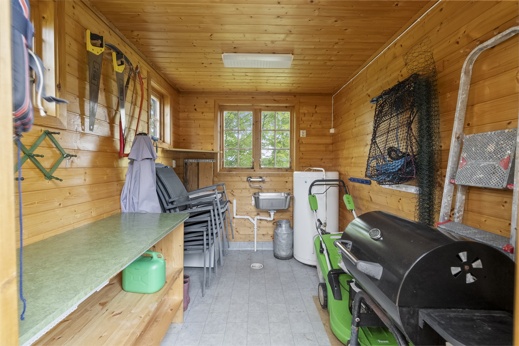 - Praktisk utebod på ca 6m2 - 