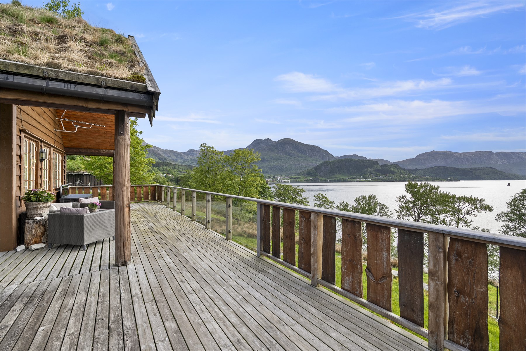 - Nydelig fritidseiendom med utsikt over Dalsfjorden -