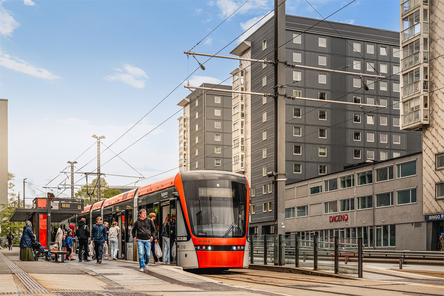 Bybanestoppet på Danmarksplass er kun få minutters gange unna.