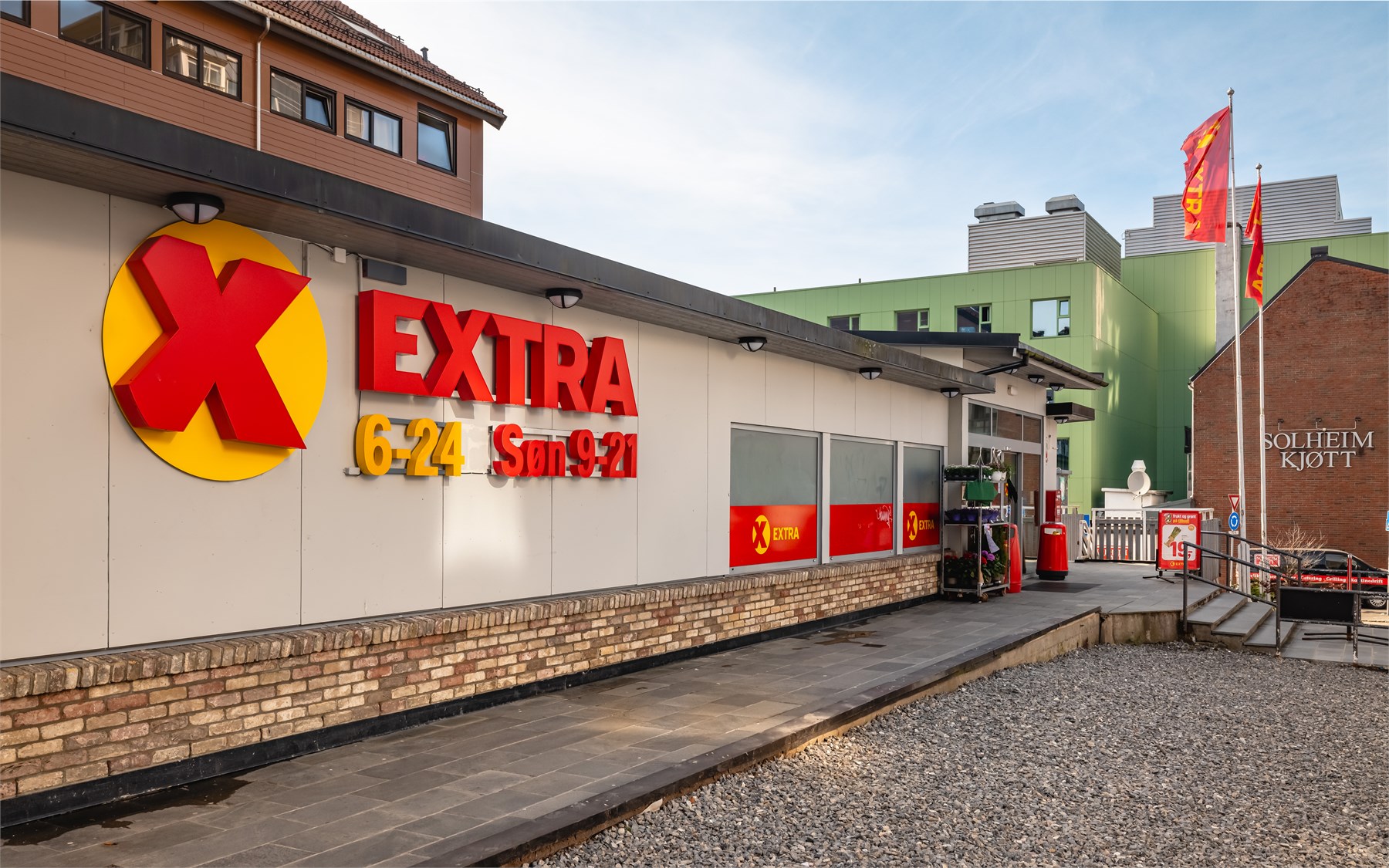 Dagligvarehandelen tas enkelt på Coop Extra Danmarksplass (som er søndagsåpen!).
