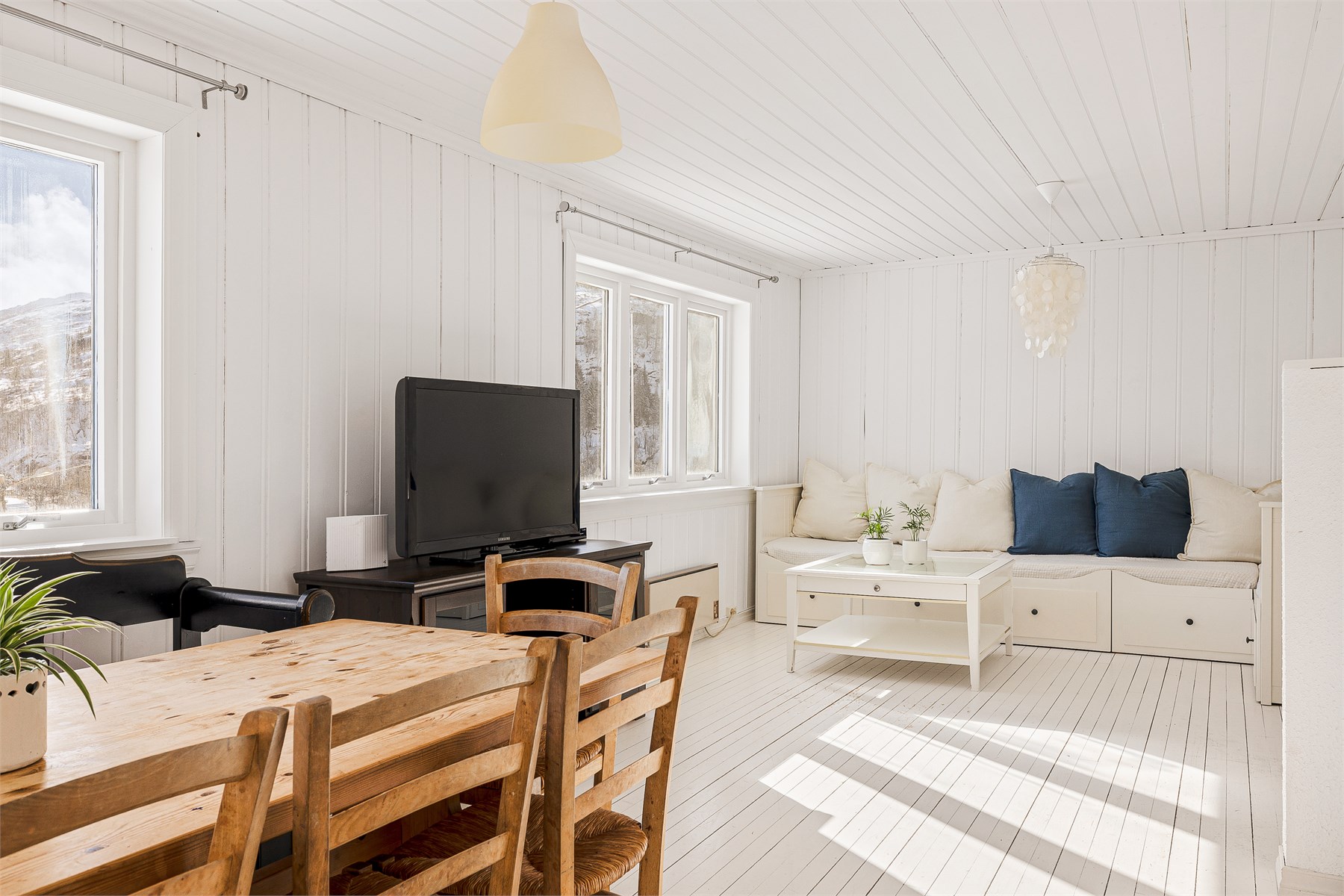 Velkommen inn i denne flotte hytten.