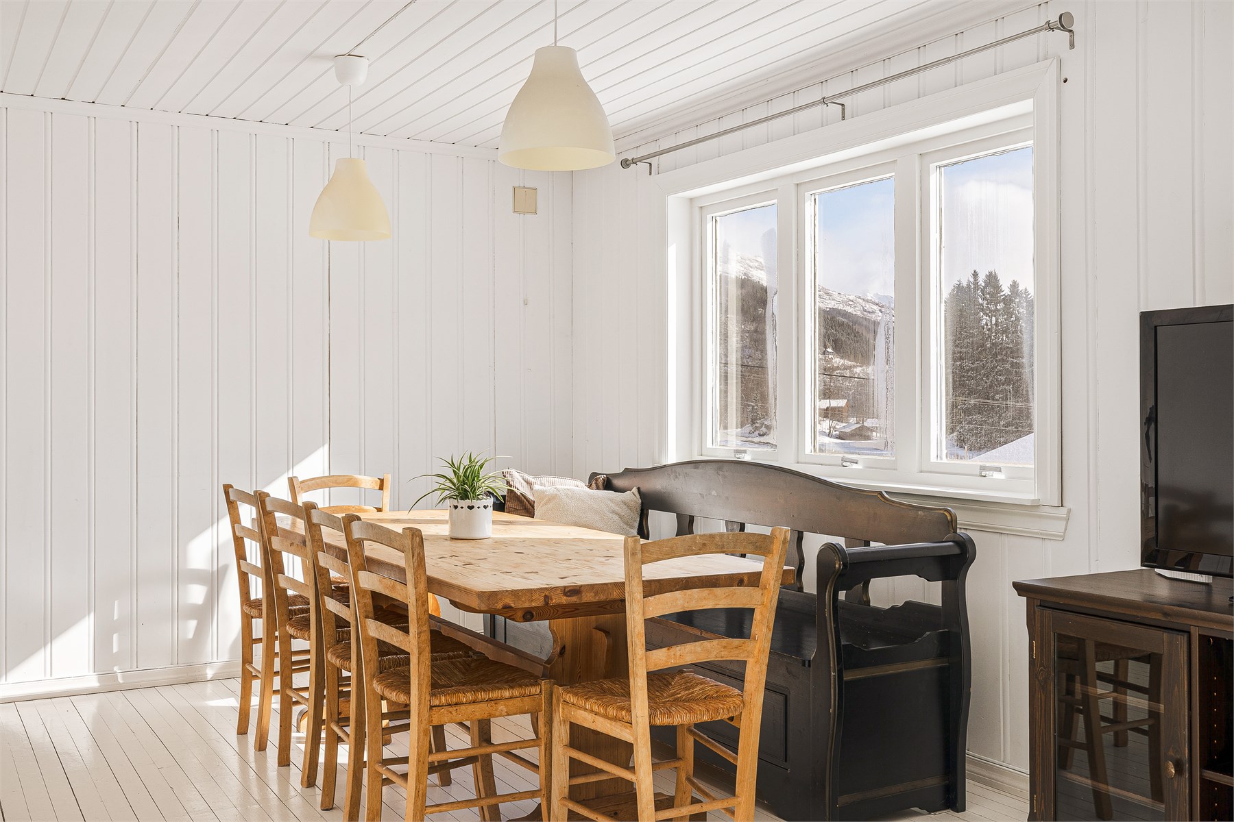 Her er god plass til å innrede spisestuen etter eget ønske.