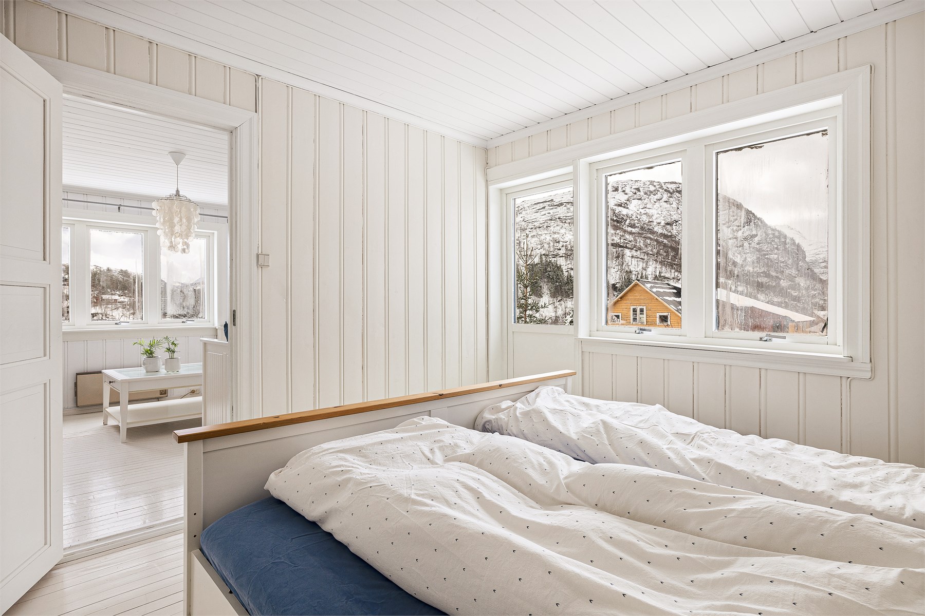 Fra soverommet har man også tilgang til terrassen. 