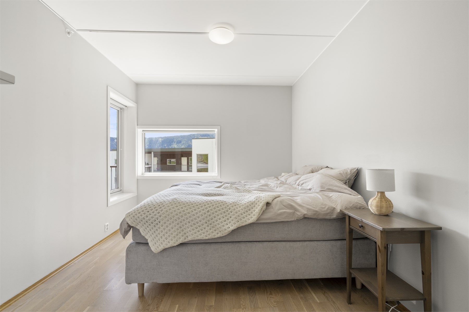 - Hovedsoverom har flere innredningsmuligheter med to innganger (skyvedør) -