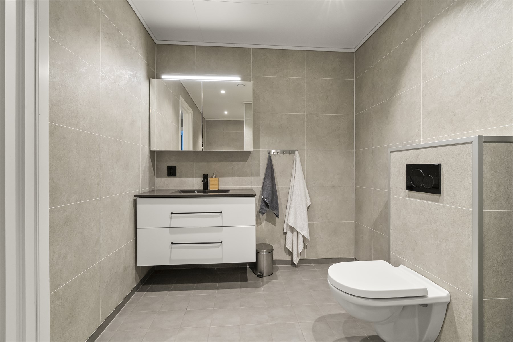 - Badet måler ca 9m2 -