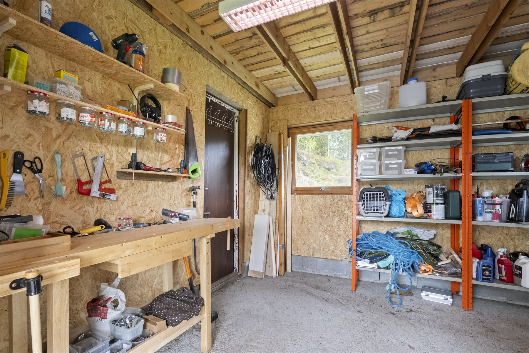 - Garasjen måler totalt ca 40m2 - 