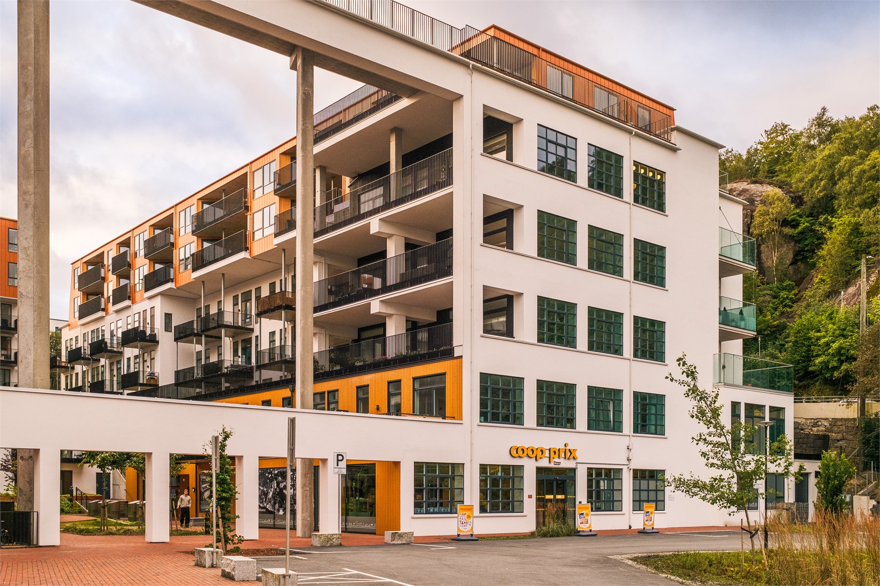 I nabobygget er det nettopp åpnet en innholdsrik Coop prix. 