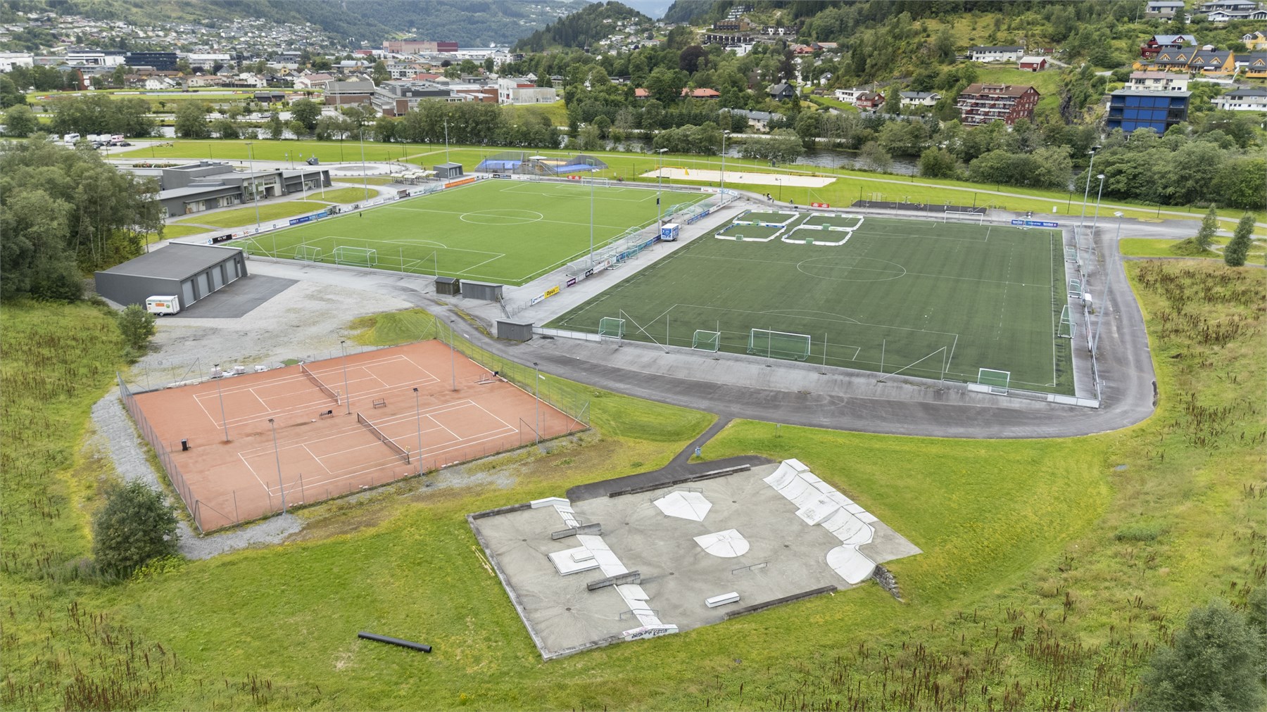 - Leiligheten ligger i nærhet til flotte turområder og Hafstadparken -