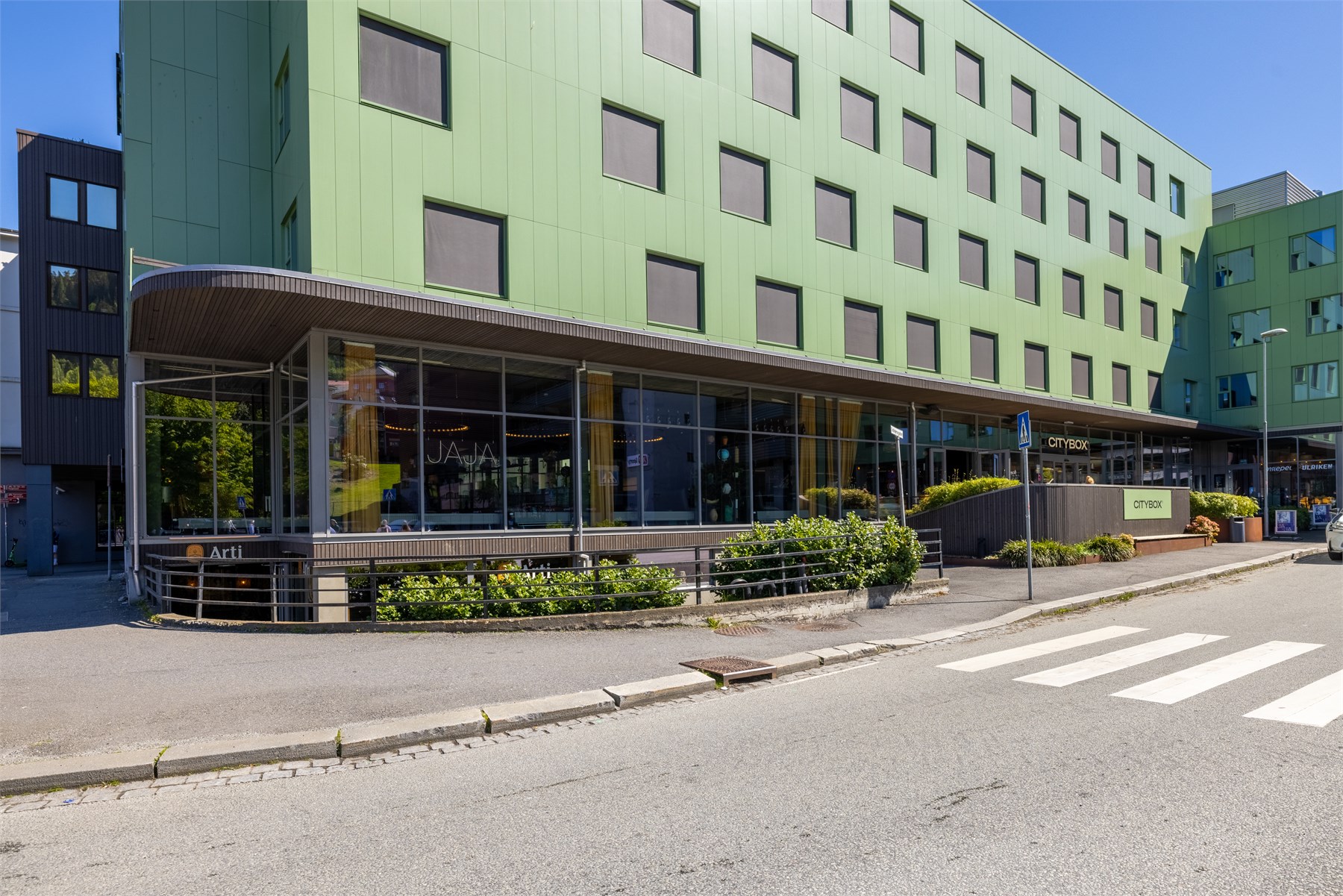Nærområdet har utviklet seg til et levende og urbant byområde med et spennende tilbud av serveringssteder og møteplasser.