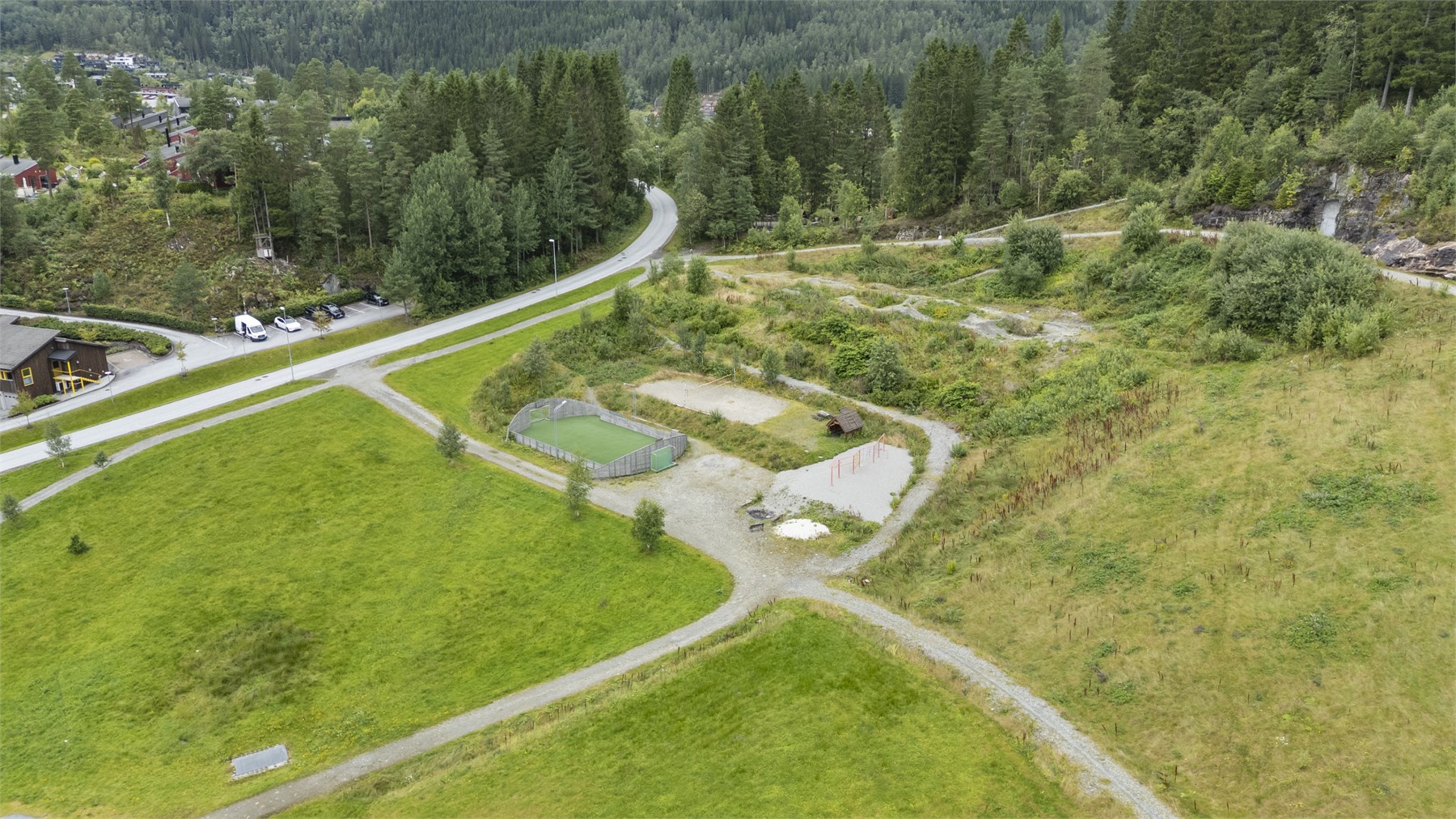 - Området byr på flere turmuligheter, blant annet til dagsturhytta Gytta og Viefjellet - 