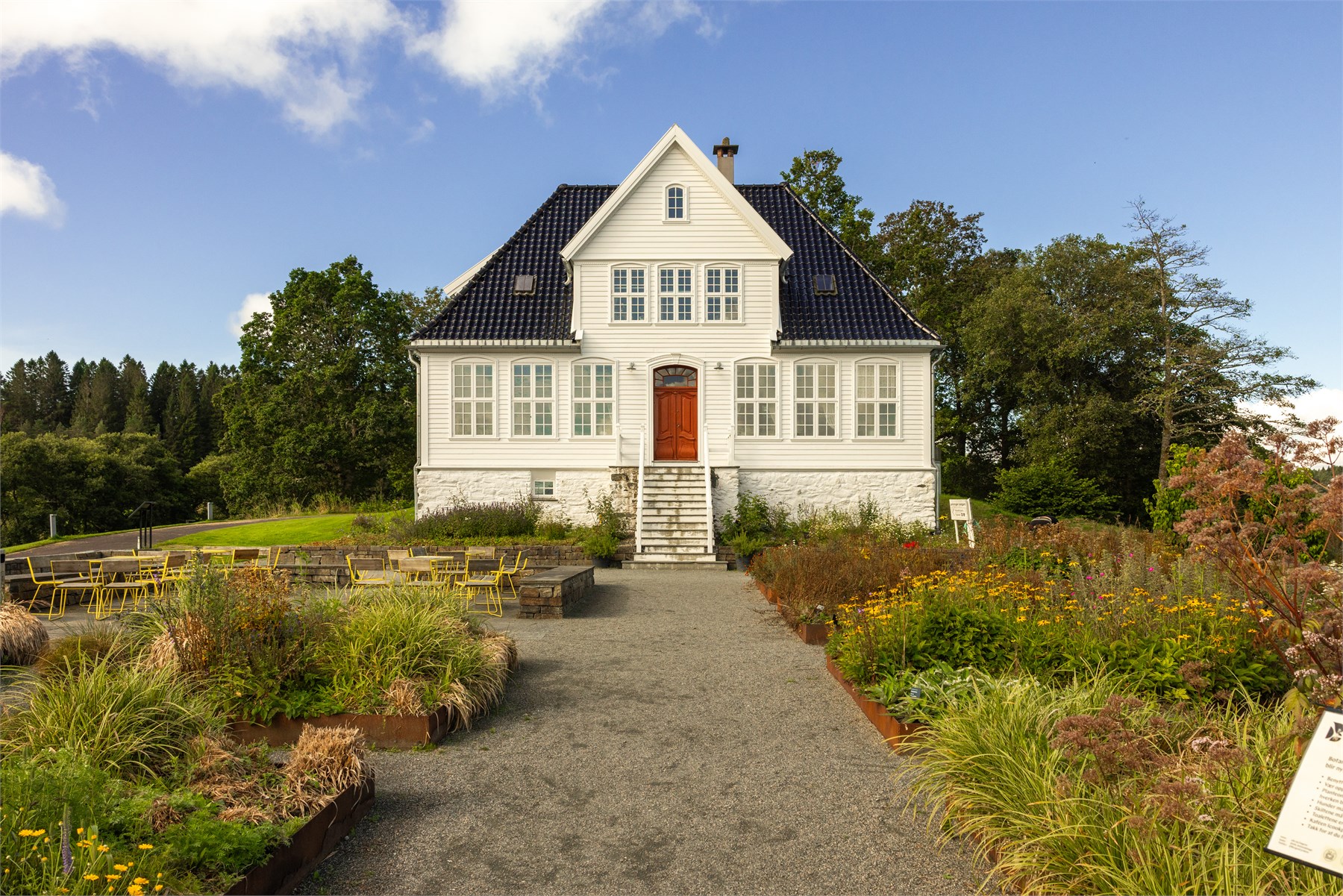 Arboretet og Universitetshagene ligger like i nærheten og byr på flotte turmuligheter gjennom grønne og naturskjønne omgivelser.