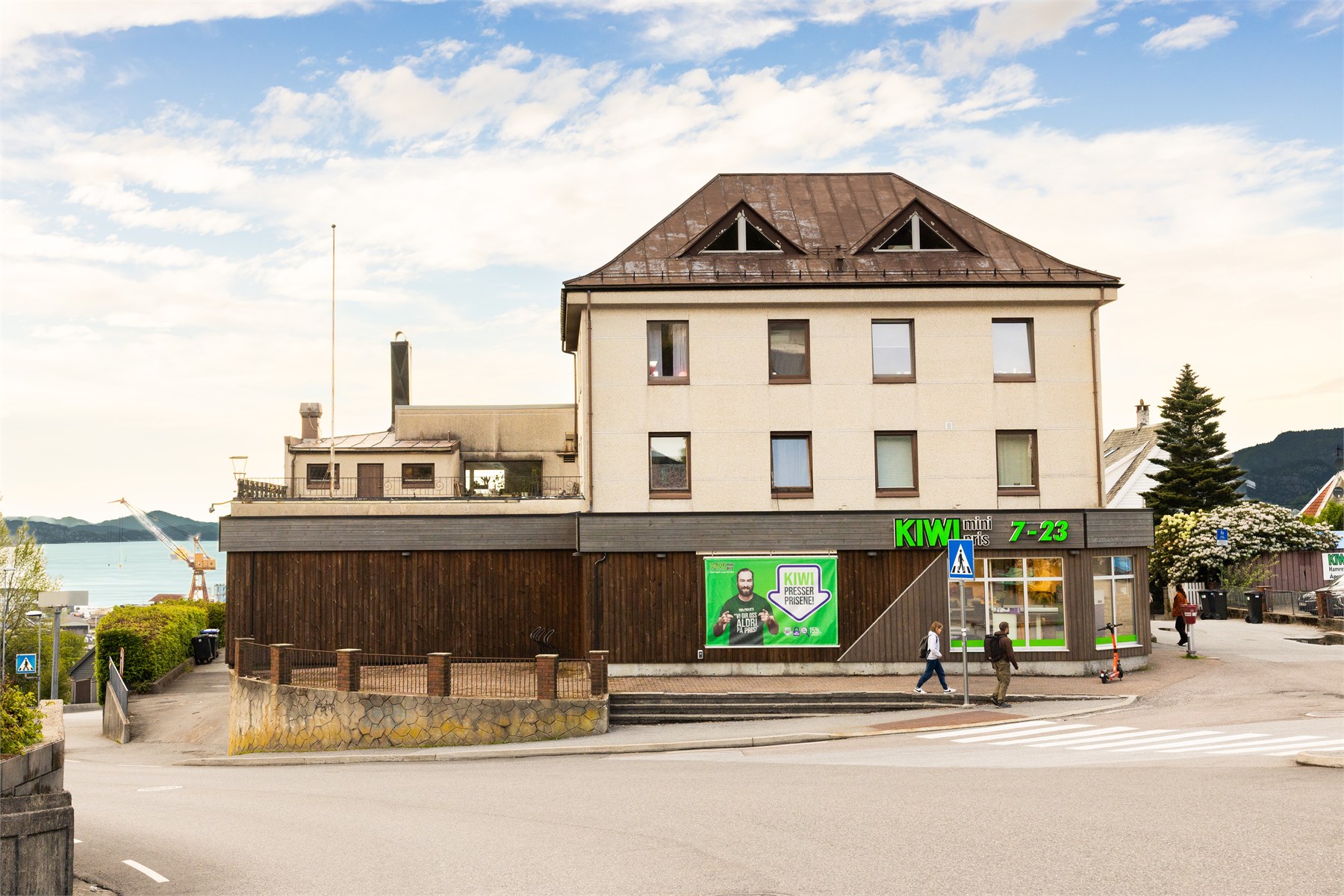 Kort vei til Kiwi Hamrehjørnet gir enkel tilgang til dagligvarehandel i nærområdet.