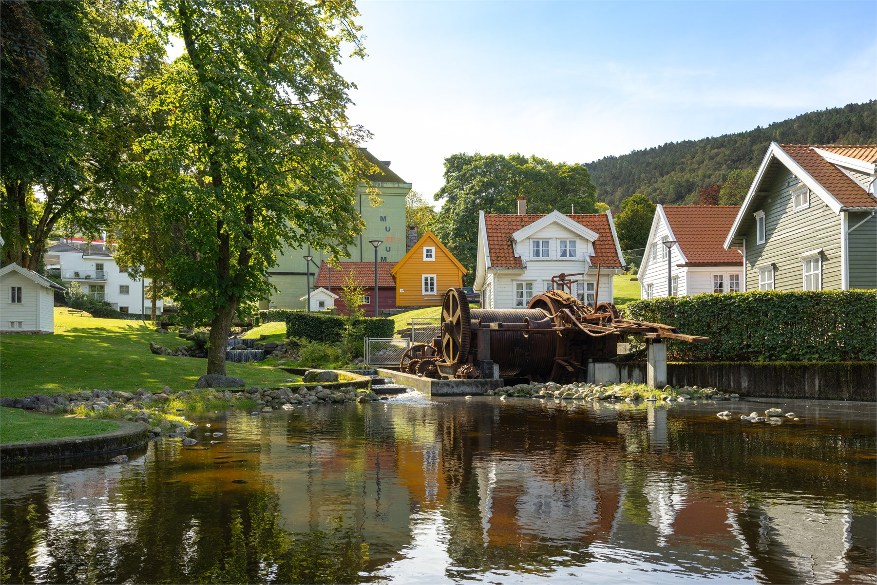 Gamle Laksevåg utemuseum ligger i nærområdet og byr på et hyggelig område med historisk preg, grøntarealer og fine omgivelser for en rusletur.