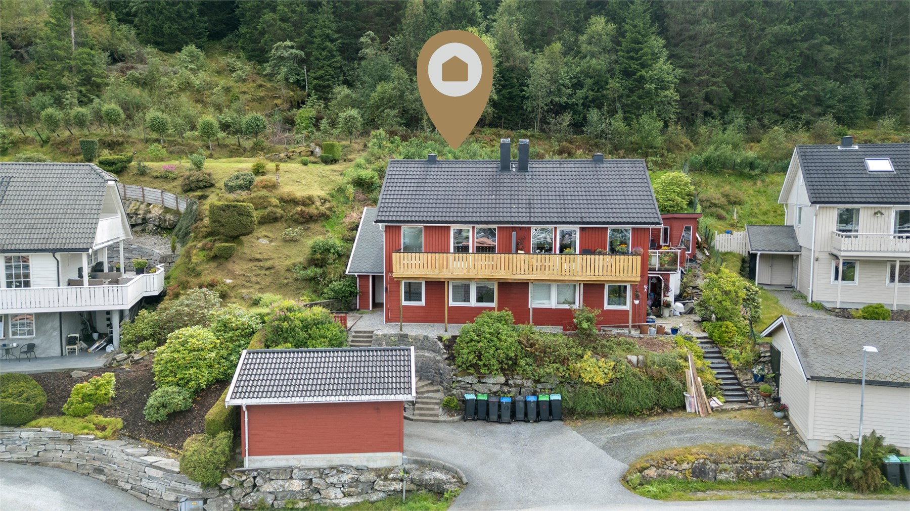 - Det er nylig (2026) bygget nytt rekkverk på altan - 