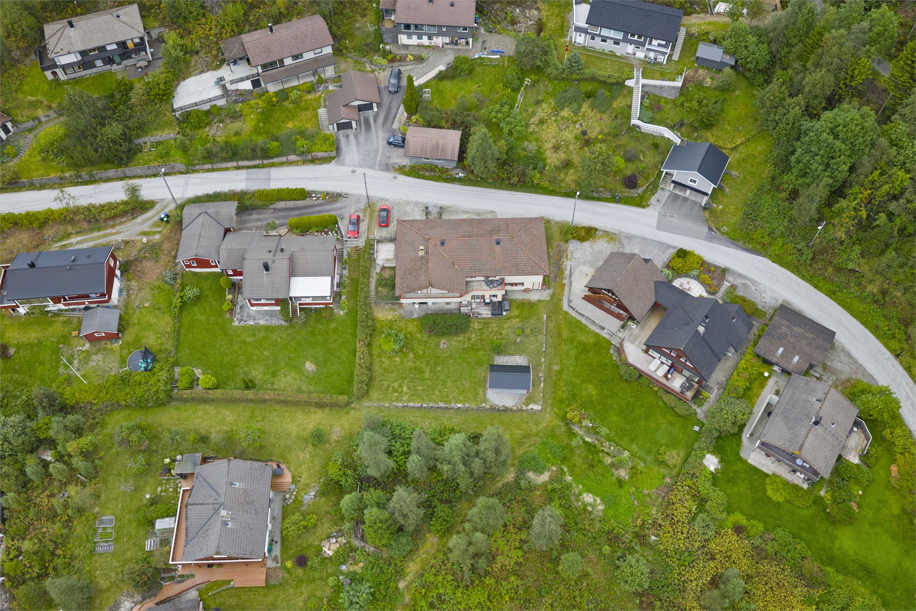 - Fra området er det gode turmuligheter i Helgåsmarka og mot Kletten -
