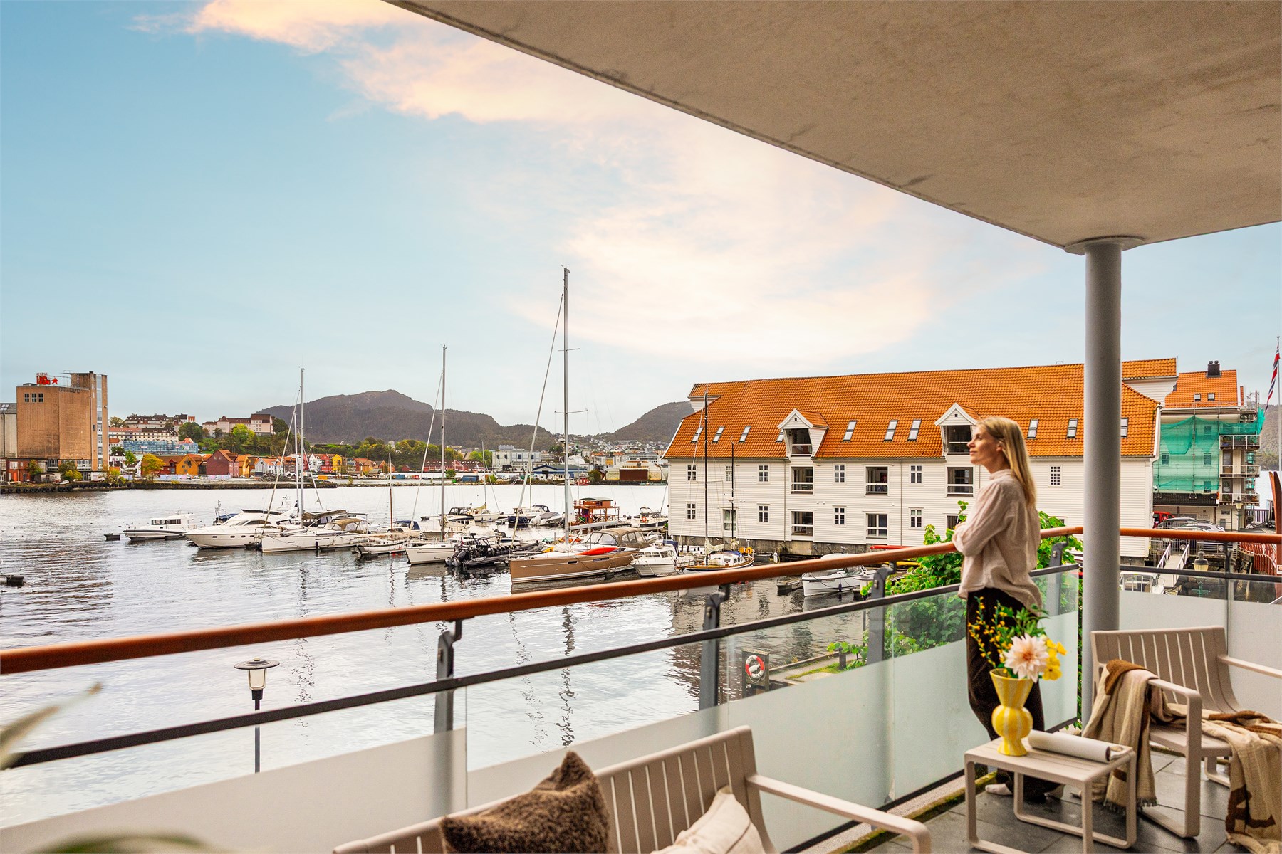 W Eiendomsmegling Bergen Sentrum ved Christina Erstad og Yvonne Silden Stephensen har gleden av å presentere Måseskjærveien 6.