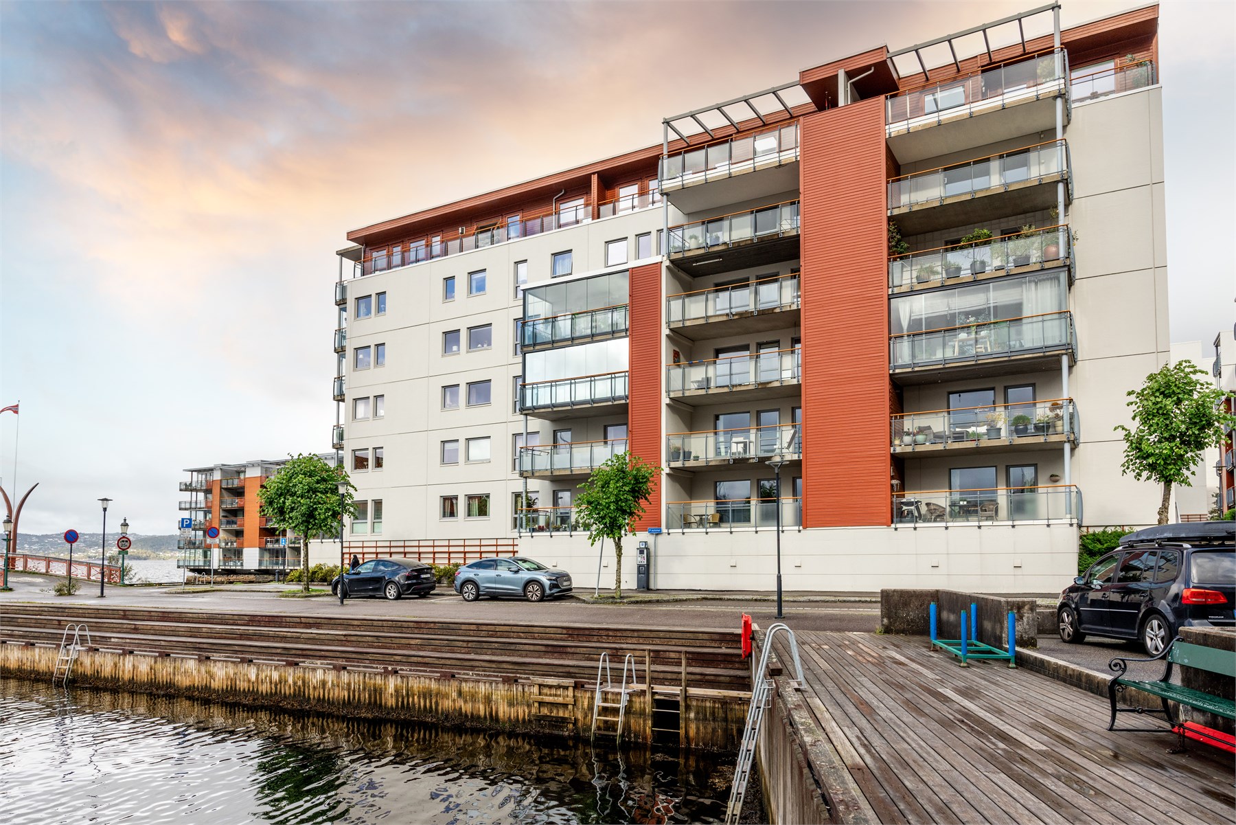 Her bor du i et etablert og attraktivt boligområde med sjøen som nærmeste nabo, samtidig som Bergen sentrum ligger innen kort rekkevidde.