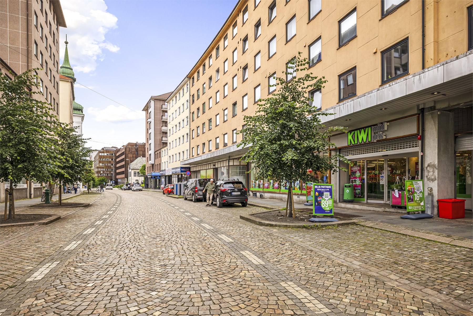 Fra boligen er det gangavstand til Gågatens butikker, kaffebarer og restauranter, samt Fisketorget og Bergen sentrum.
