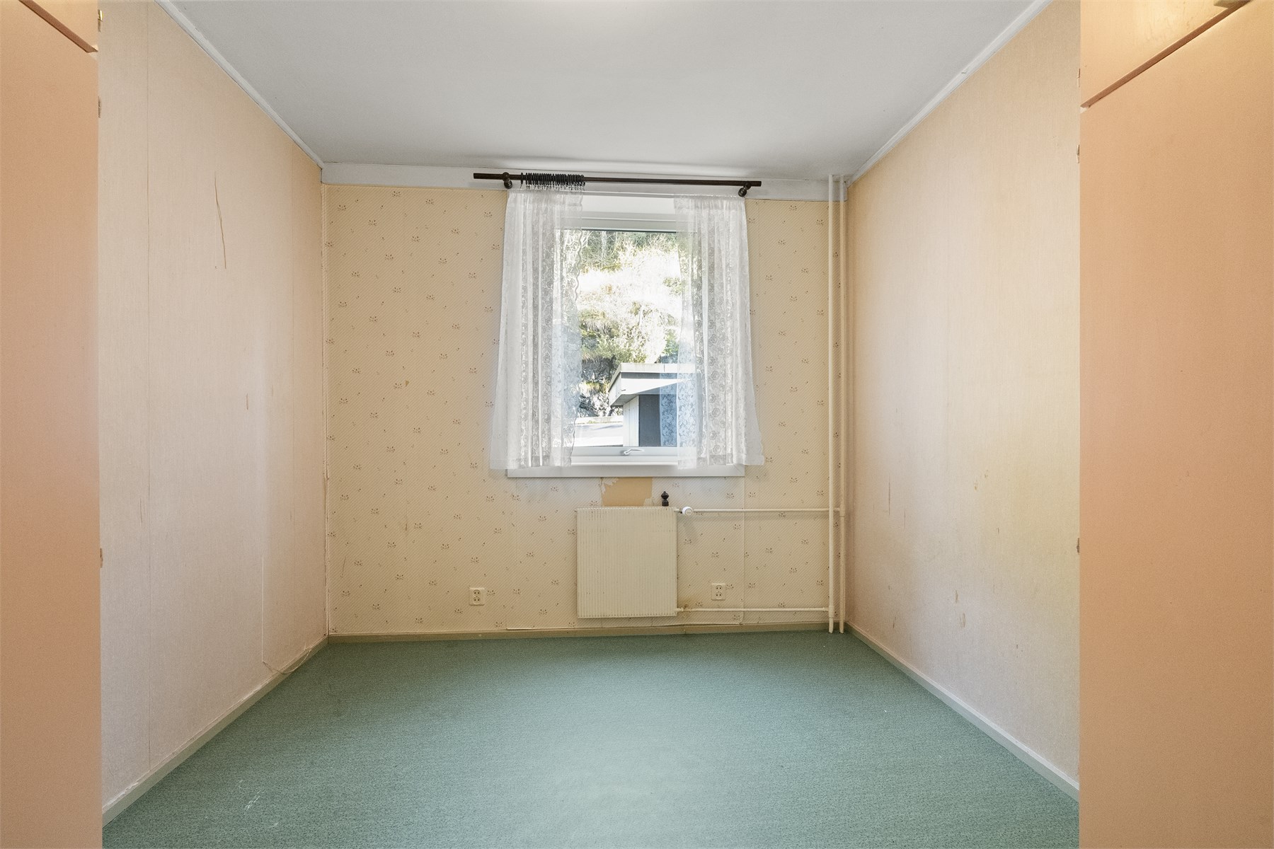 - Leiligheten har behov for oppgradering og modernisering, og gir samtidig gode muligheter for å sette sitt eget preg på boligen -