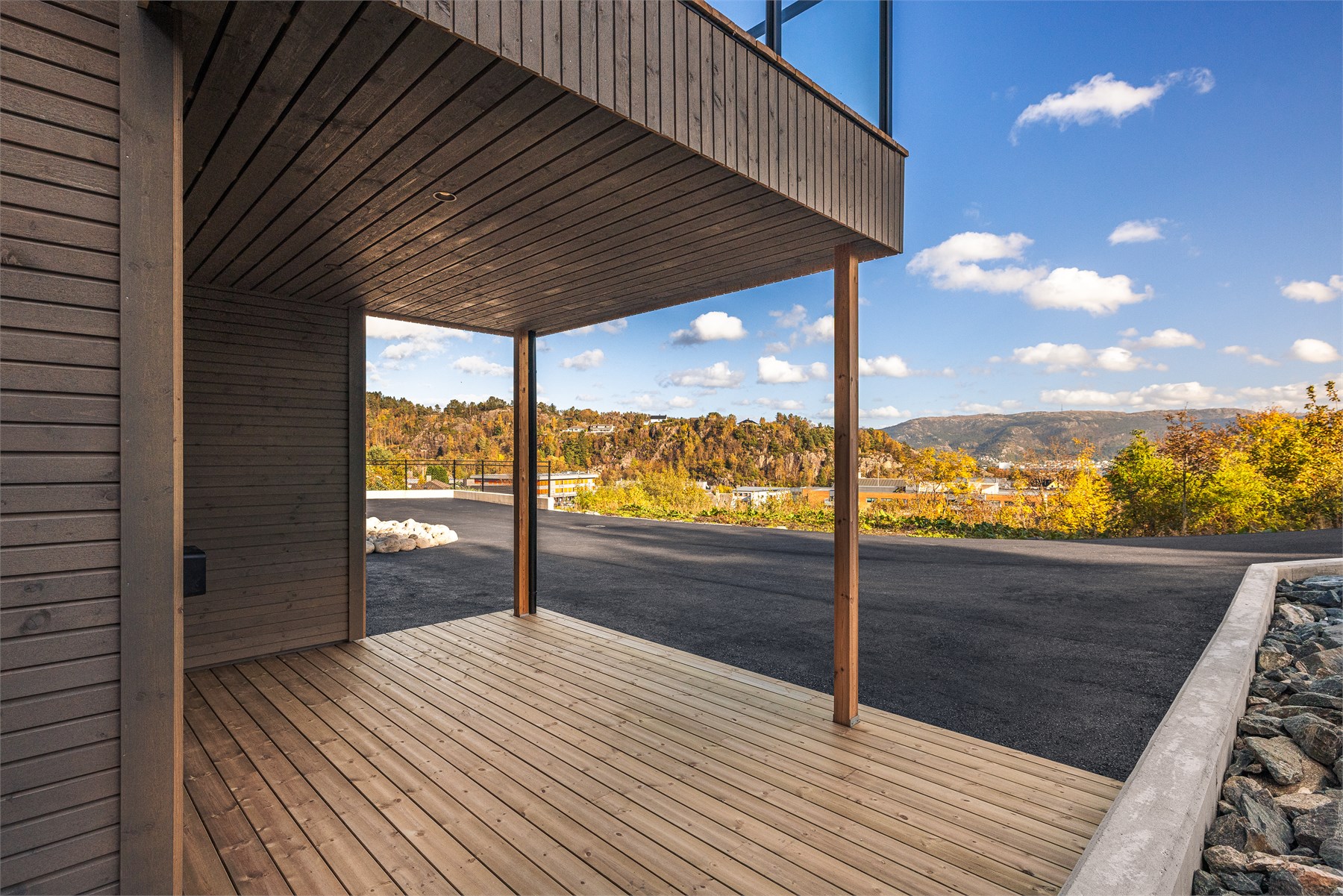 Terrasseområdet blir en naturlig forlengelse av boligens oppholdsarealer.
