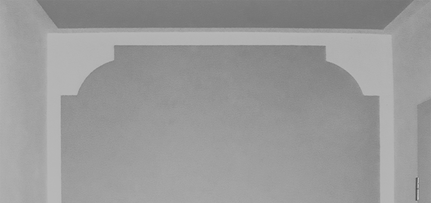 Detailaufnahme einer Deckenkonstruktion mit Innenputz. Sauber gearbeitete Kanten und Absätze für eine moderne Raumwirkung.