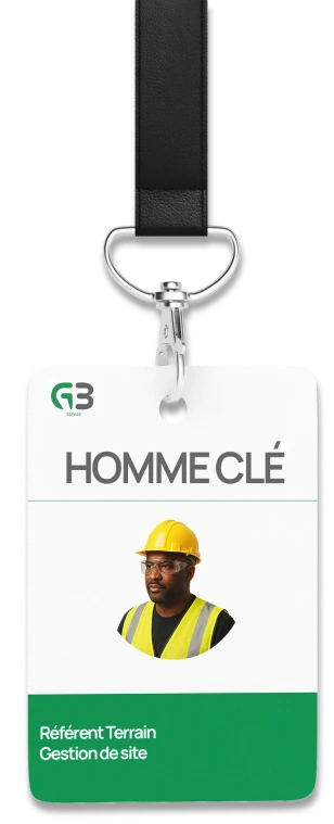 Badge d'identification avec photo d'un homme portant un casque jaune et un gilet réfléchissant, intitulé Homme Clé, référent terrain gestion de site.