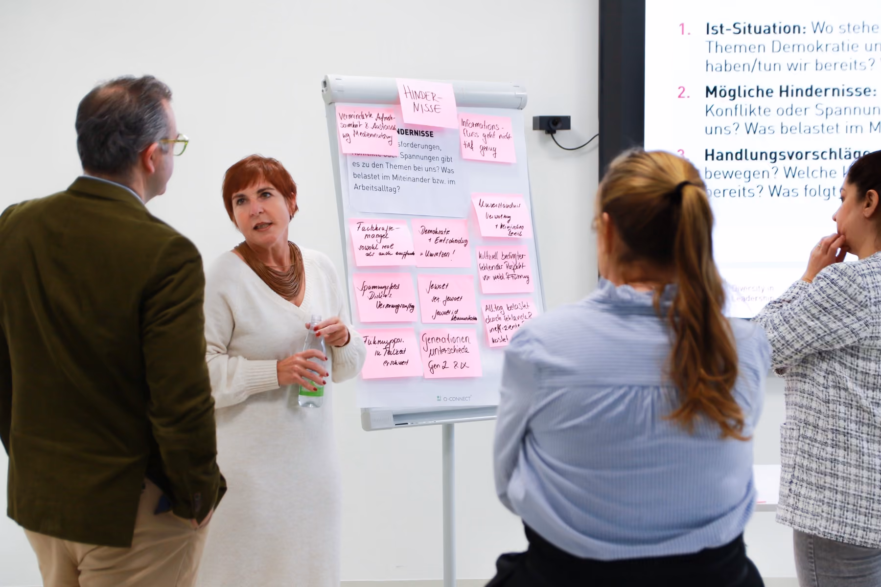 Gruppenarbeit einer Projektgruppe bei varisano