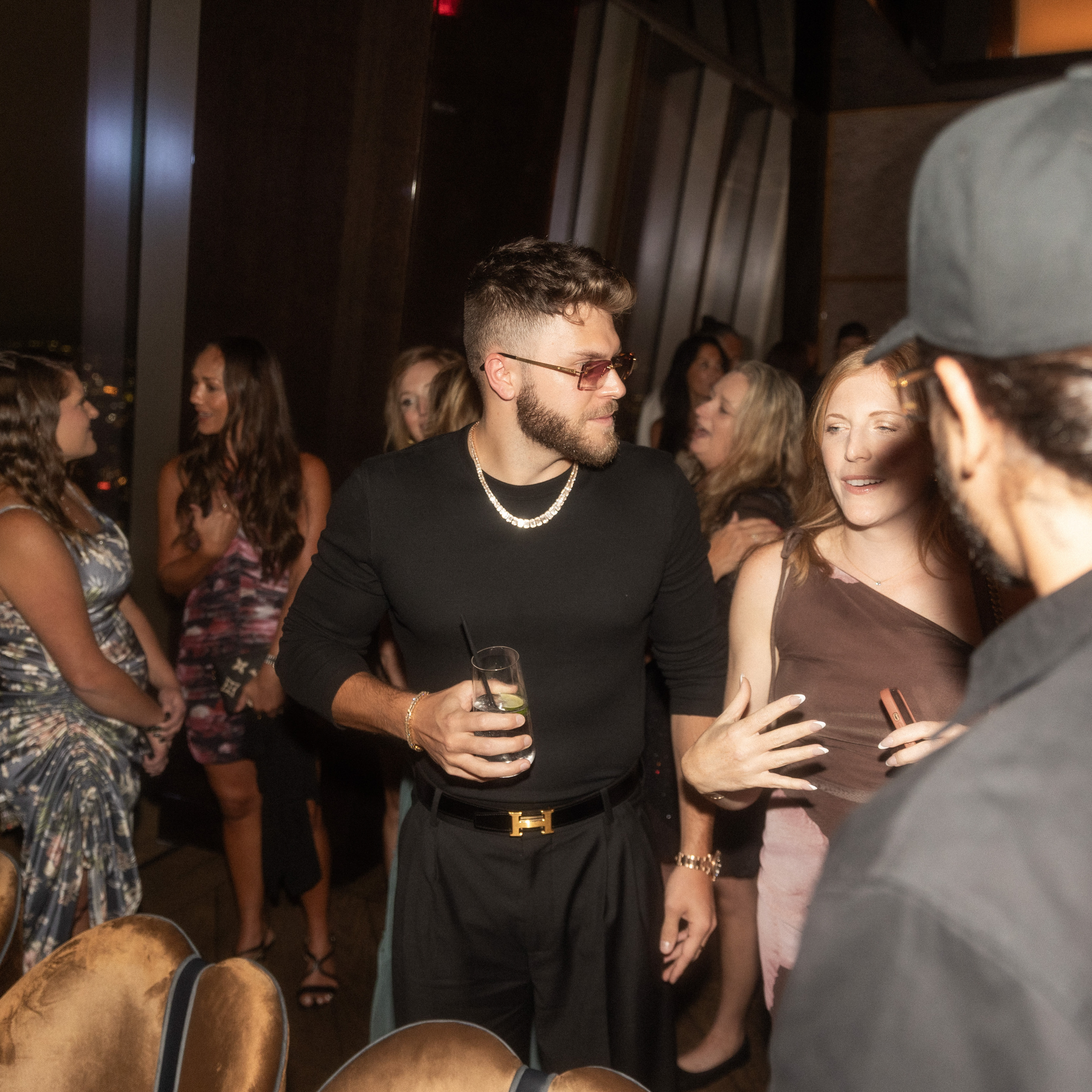 DDNYC photo from NYC capturing the Doginal Dogs community during a massive party, enjoying collectibles, Dogecoin-powered inscriptions/NFTs, and creating amazing memories with Doginals friends.