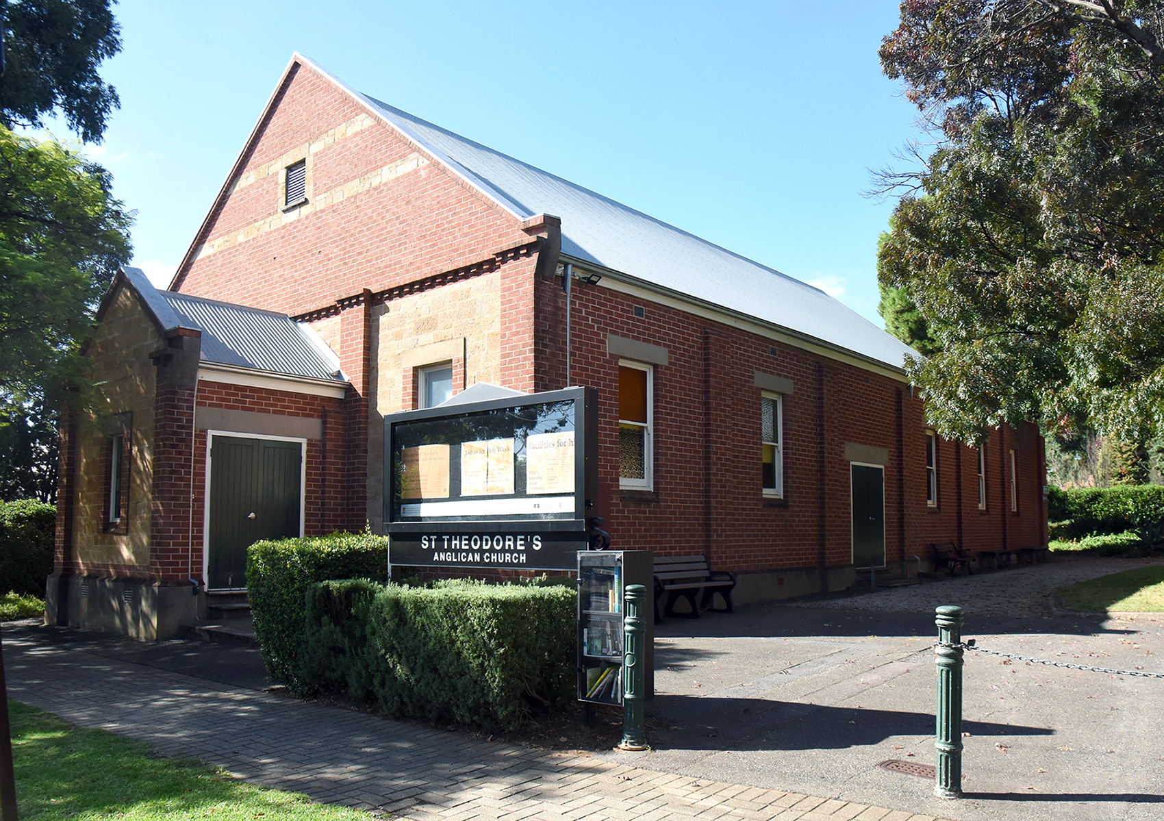 image of a school campus [background image]